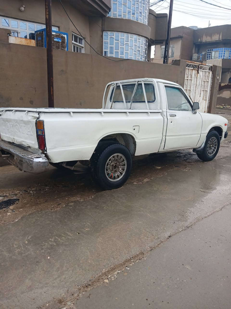 للبيع 
بيكم تيوتا موديل 1980
رقم جديد هزة جديدة اني شرعي 
شرط وكالة و.تحويل مكاني الموصل 
كير محرك شرط شاصي شرط 
محرك معمر جديد قبل رمضان مصبوغة. جمالية 
مكاني الموصل الجانب ايمن / سعرها 30 $ بيها مجال
*********** / يتوفر واتساب ايضا
