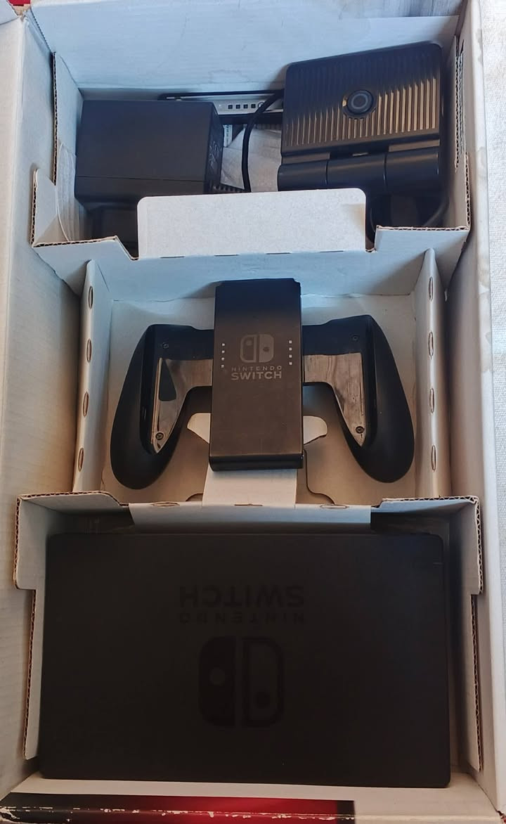 نينتندو سويتش Lcd مهكر قطعة نظامين اونلاين و اوفلاين اخر تحديث مع ذاكرة ١٢٨ كيكا مليئة بالالعاب مع كافة الملحقات 
الجهاز مكفول من كافة المشاكل والاعطال ١٠٠ بالمئة والجويكونات والبطارية بحالة ممتازة
السعر ٢٥٠ الف 
توصيل بغداد ٥ الاف وباقي المحافظات ٦ الاف 
للتواصل ماسنجر او واتساب او الاتصال
***********
