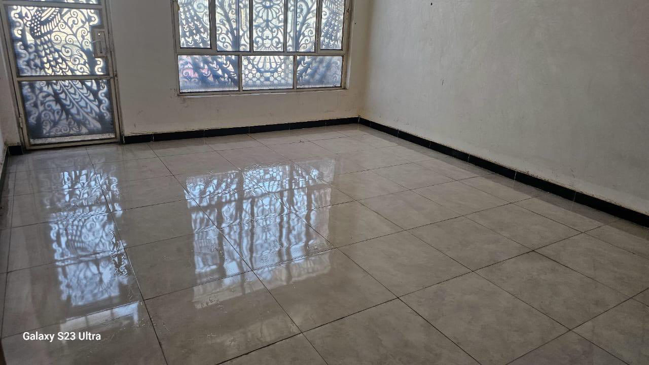 🏡 فرصة مميزة – دار للبيع وبسعر مغري 

📍 الموقع: حي الخليج  
ثاني فرع من جهة شارع البتيرة  
أول بيت يم الركن

📐 المساحة: 100 متر  
🏗️ البناء: طابقين – بناء كامل

✨ تفاصيل الدار:  
▪️ الطابق الأرضي:  
استقبال راقي، مطبخ بمدخل وحده، وغرفة نوم  
▪️ الطابق العلوي:  
غرفة نوم كبيرة جداً مع صالة واسعة ومريحة  

🏠 الدار كامل ونظيف نظافة عالية وجاهز للسكن فوراً

📄 الوضع القانوني:  
✔️ طابو صرف باسم المالك  
✔️ ما يحتاج قرض ولا إسكان  
✔️ خالي من أي إشارة حجز

📞 للاستفسار الجدي فقط:  
***********

🔥 **عرض حقيقي ومحدود – لا يضيع
