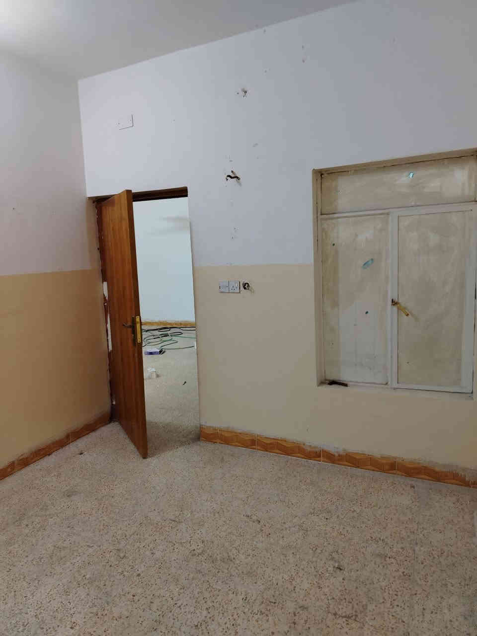 دار للايجار طابق الثاني
كركوك حي عدن مدينه الألعاب. قرب جامع تحسين صوراني
يحتوي على غرفتين نوم مع هول كبير ومطبخ وصحيات وبلكونه
سعر 200الف ماء وكهرباء على المستأجر
***********📞
*********** 📞
