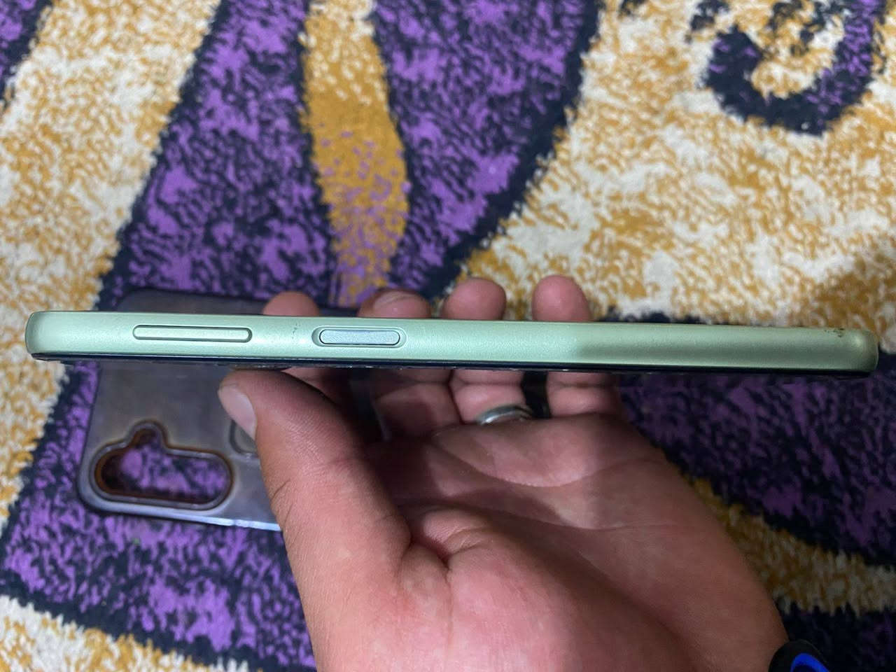 السلام عليكم تليفون A24 ذاكره 128 نضيف ومامتعوب مخلي فقط للبيج عمل شحنه كلش حلو بصمه شغاله 2 سيمكارت بي جرد بالضهر مثل ما بالصوره اثر شمس فقط لا كسر ولا تبديل السعر 160 مستعجل عل بيع مكاني البلديات الشراي يتصل ***********
