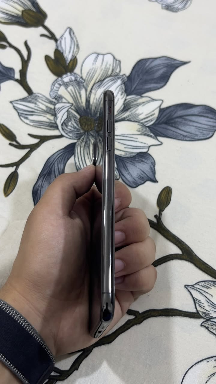 سلام عليكم 
ايفون اكس ماكس اسود 
ذاكره 256
بطاريه 77
جهاز نضيف ما مبدل بي اي شي شاشة بطاريه كلشي بلادي
فيس ايدي شغال كلشي شغال بي
السعر 200 وبي مجال
شراي يجي خاص او يتصل ***********
