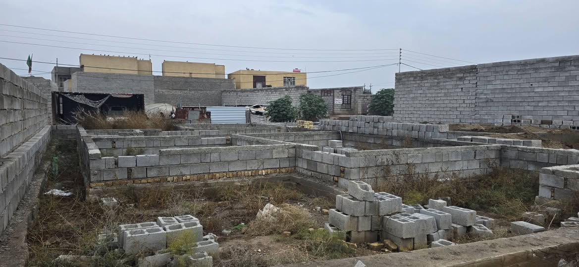 قطعة زراعيه للبيع المساحه 200 متر
مبنيه بتلو  وجاهزه للدفن 
تحتوي على 
غرفتين داخلي
مساحه درج + حمام مشترك
استقبال ومطبخ
كراج صحيات  خارجي 
الموقع قراب حسينيات البيانين  
شارع 10 
وصله ماي  
الاستفسار اكثر اتصل على 
***********
