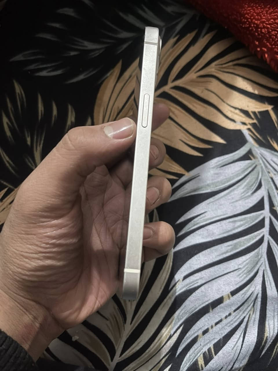 للبيع 13عادي مكفول وتر نضيف ذاكره 128 شحنه يخبل بس البطاريه نزلت بلتحديث 80 اخر اصدار سعر450 وبي مجال 
مكاني بابل الدبله 
***********
