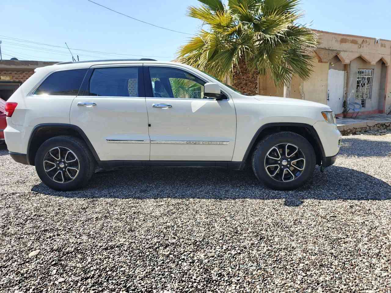 للبيع او مراوس سياره جيب موديل 2011صبغ جاملق امامي فقط رقم نينوى الماني شرط گير محرك تخم تاير شرط التحويل السعر الاتصال على الرقم ***********
