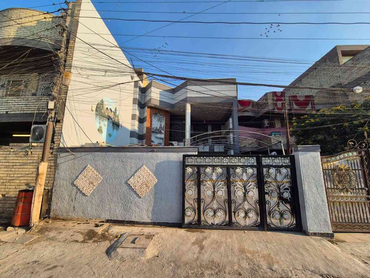 السلام عليكم دار للبيع بالشماعية شارع سعدي المضمد  مساحه 200متر بناء حديث طابقين يحتوي على 5غرف واستقبال وصاله 2 ومطبخ وصحيات 4 للاستفسار الاتصال على الرقم ‏‪0771 241 2231‬‏
