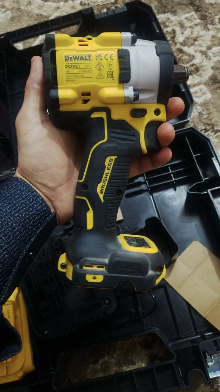 دريل لقمة للبيع.. من شركة ديوالت العالمية شرط اصلي مع الضمان 3 سنوات صارلة شهر من فتحتة ما استخدمتة شي قليل 
الصور كدامك واحكم  مكاني بروانة 
حاب تتواصل هذا رقمي 👇
***********
