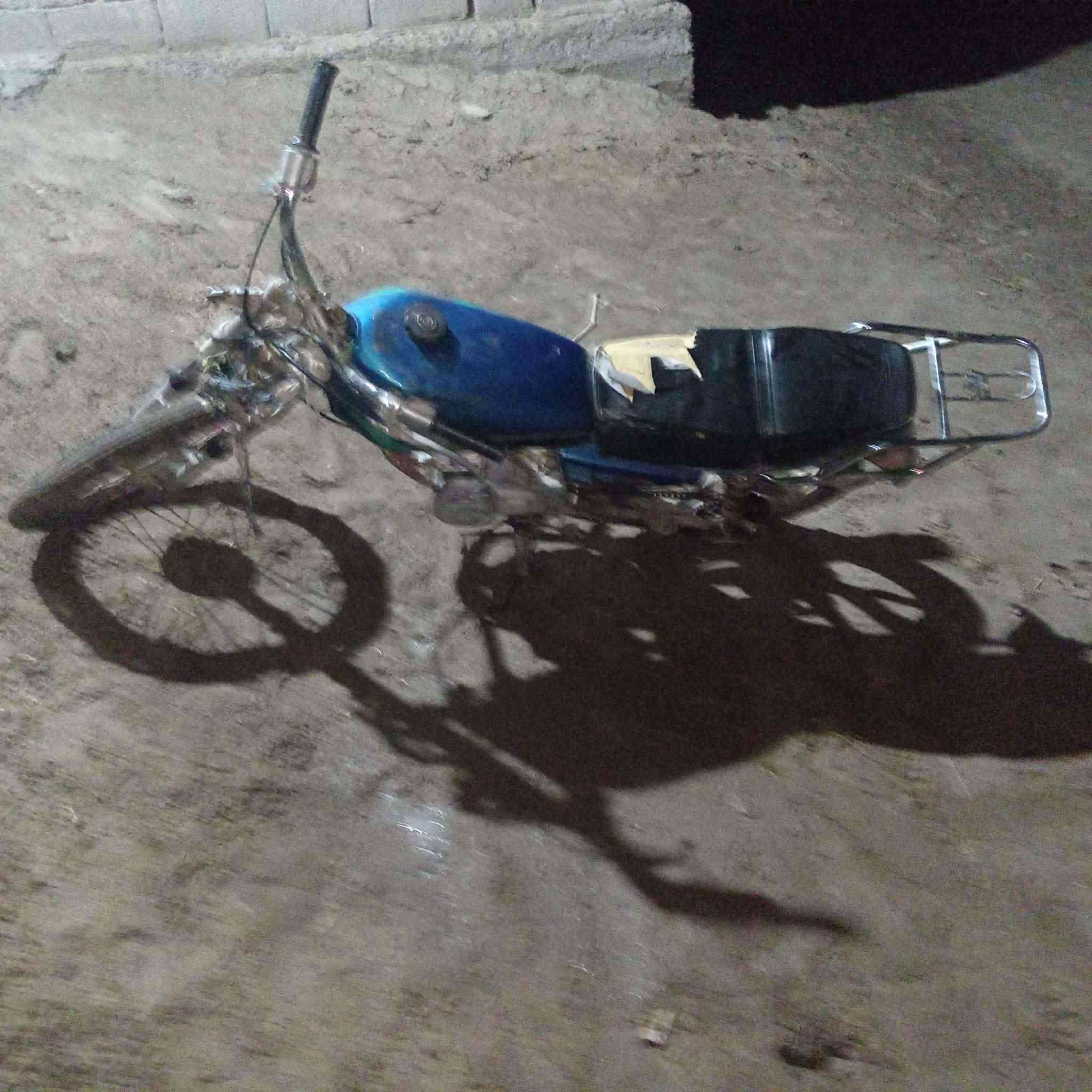 سلام عليكم دراجه البيع اربعه كير الدراجه محركه يذب دهن وتايره الوره طاك  الدراجه شغاله تريد تاير وجوب ومحرك يذب دهن الدراجه اصوليه اوراق صولي وشفت مال الهندر ملحوم مكاني بابل السده المهناويه التواصل خاص بس  سعره  «150» وبيه مجال


**إذا كنت صاحب هذا الإعلان وتريد حذفه لأي سبب، رجاءا أرسل رسالة إلى الدعم الفني**