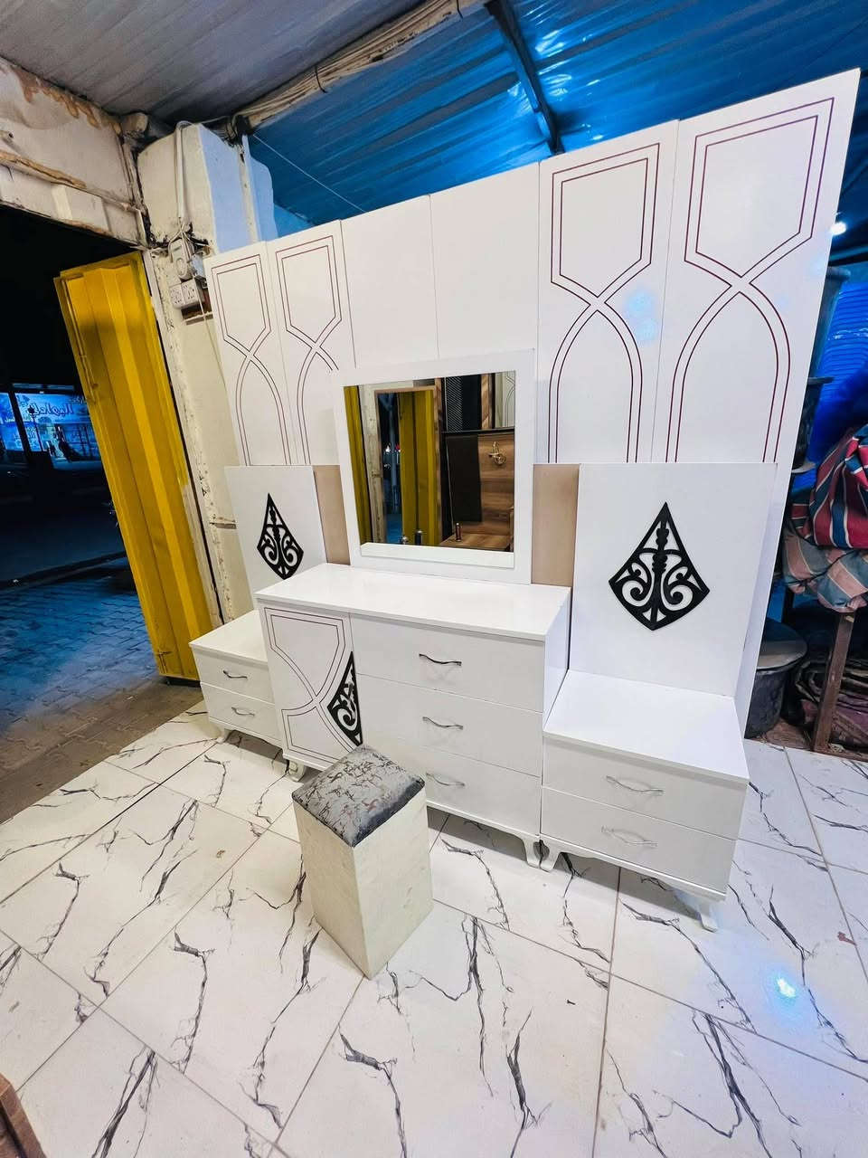 غرفة نوم مستعملة🇹🇷
 نضافة٨٠ ٪💯
عدد القطع / 5
نضام / أبواب 💢 
سعرهة 500🔒
شد ونقل داخل بغداد مجاني🚛
يوجود توصيل محافضات
هدية 🎁 طابورية اضافيه


**إذا كنت صاحب هذا الإعلان وتريد حذفه لأي سبب، رجاءا أرسل رسالة إلى الدعم الفني**