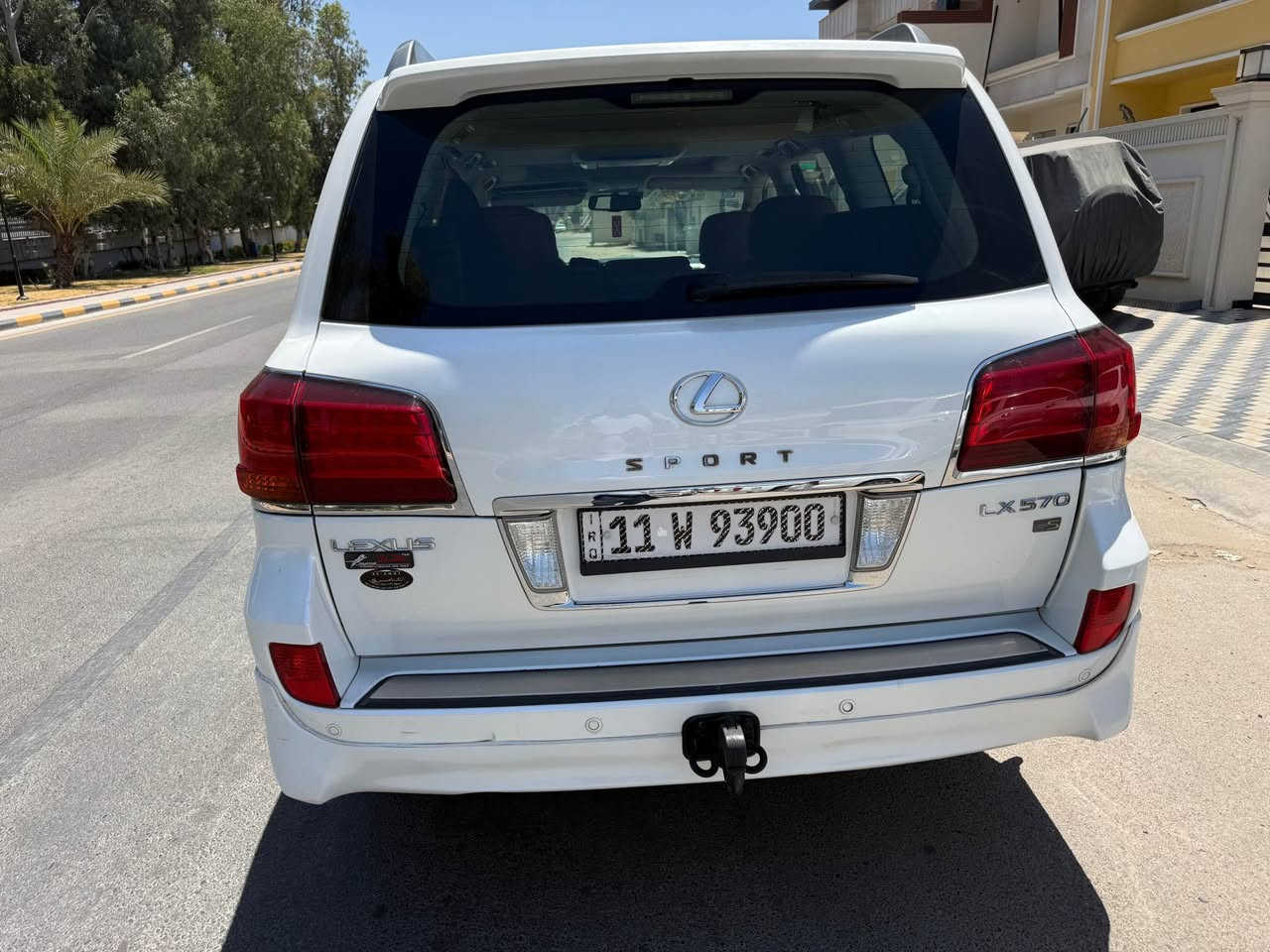 للبيع لكزز Lx5700 موديل 2011سيارة بيه صبغ الجاملغ الامامي الايسر  وشويه بجاملغ الخلفي الايمن  وسونار موجود مع الصور سيارة جكات اربع كامرات جنطة كهرباء تدفئة تبريد بلكشنات دفدي قمارة رادار مكينه 8سلندر  السيارة نظيفة وكامله مابيه نقص رقم بغداد بأسمي مكاني بغداد الكرخ  السعر 31500$  وبيه مجال 
*********** بغداد, العراق
