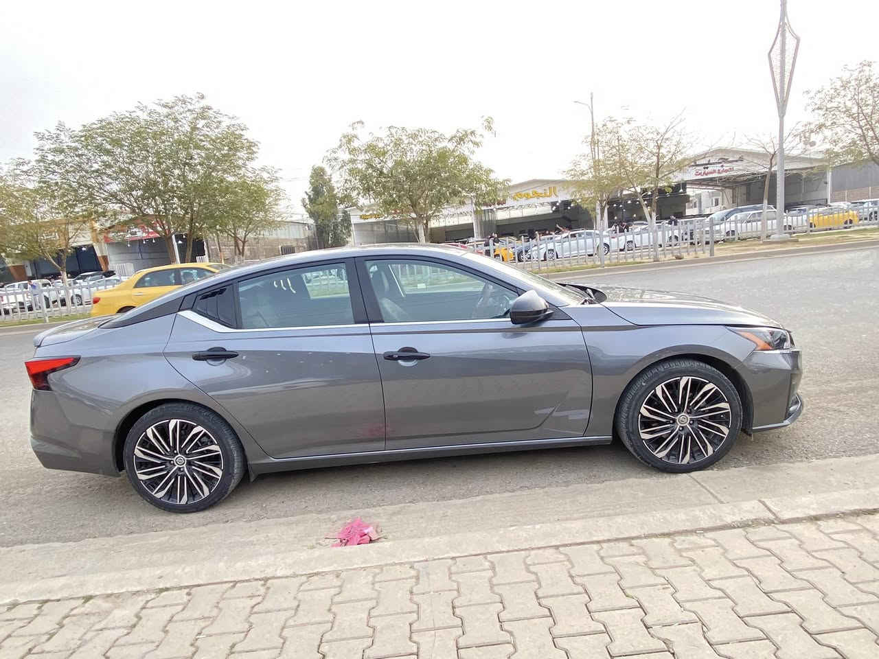 السلام عليكم
نيسان التيما 2023 

المواصفات s

بصمة

تشغيل عن بعد

لايتات زينون

تحديد مسار 

رادارات اربع جهات 

ويل SL

كامرة

ماشية45000 ميل

وبعد بيها هواي مواصفات 

الضرر جاملغ امامي جهة سكن مبدل وقبق الجنطة سرقة فقط ومبدل 

الرقم السليمانية خصوصي 

سنوية 2030 مرقم جديد 

المكان كركوك 

رقم الموبايل ***********

السعر 153 بي مجال بسيط يرهم مراوس وي سني هندي
