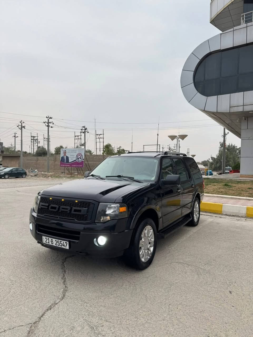 السلام عليكم
فورد اكسبديشن 2011

خليجي شريكه نيڤا 

  رقم شمالي شرط التحويل

مكينه كير مكفول شرط الفحص حجم المكينه ٥٤٠٠ ثمانيه سلندر 

صدر امامي خلفي جديد تبريد تدفئه كله شغال بدون نقص 

 

المواصفات خليجي معروفه فول 

فتحه سقف 

سكليتر كهرباء 

سبعه راكب ثلاث قطع تبريد منفصل 

كشن كهرباء 

داخل بيجي 

شاشه بلادي 

 جامات خلفيه اخيرات كهرباء  

رمز باب

بدون ضربه فقط بس باب سايق ربع صبغ 

وبعد بيها مواصفات 

مكاني ديالى خانقين 

سعر:150$ مجال حك الجيه

***********
