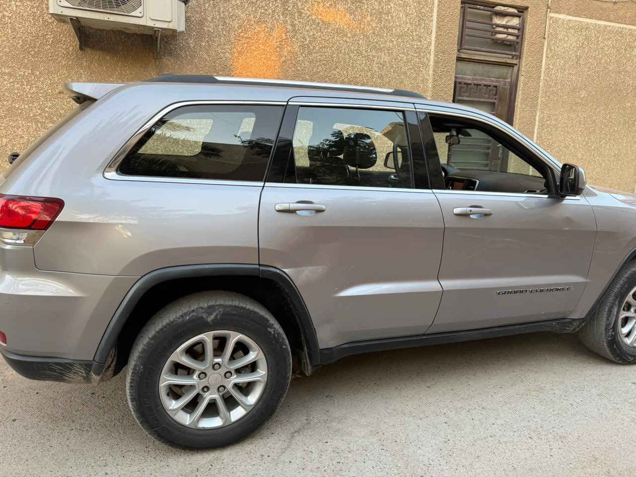 السلام عليكم 

جيب لاريدو خليجي 

موديل 2021 السيارة مكفولة عدى شخط صغير 
مكفولة من الصبغ رقم بغداد باسمي 
تحويل ثاني يوم 
قول عدى الفتحه 
ماشية 130 الف مكانها بغداد
للاستفسار الاتصال 
***********
