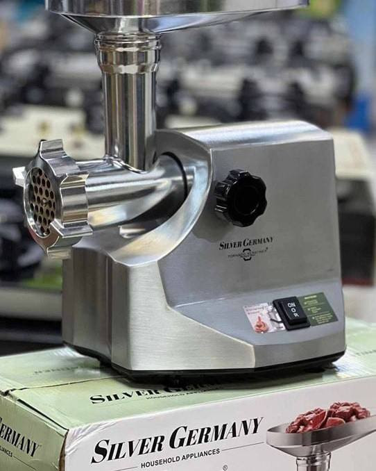 🔥 مثرامة لحم – شرط دشالي حديد 💪 🔥
قوة + تحمّل + أداء عالي 👌 سلفر ألماني 
✅ شرط دشالي حديد – عمر أطول
✅ 2200 واط – فرم سريع وقوي
✅ 3 مصافي: خشن / وسط / ناعم
✅ هيكل ستانلس ستيل
✅ ملحق سجق وكبة
السعر 100 الاف 
📍 العنوان:
الفلوجة – حي الجمهورية – تقاطع العيادة الشعبية مقابل مدرسة الجمهورية الابتدائية
معرض الراوي للتبضع
🚚 خدمة التوصيل:
داخل الفلوجة: 2000 دينار
جميع المحافظات: 5000 دينار
📞 واتساب: ***********
