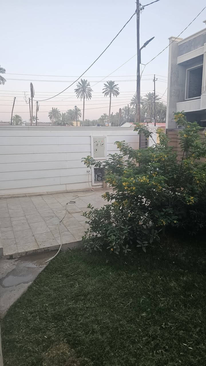 السلام عليكم ✅للبيع بيتين بمساحة(300m) ملك صرف زراعي سند خمسه وعشرين في بغدادالفحامه قرب جزيرةبغدادالسياحيه  الواجهه (12m) والنزال(25m) كل بيت يحتوي على غرفتين نوم مطبخ صحيات اكرمكم الله عدد(2)سطحين يبعد عن جزيرة بغداد السياحيه 800للاستفسار الاتصال على الارقام الاتيه الليث الحياني للعقار ***********///***********
