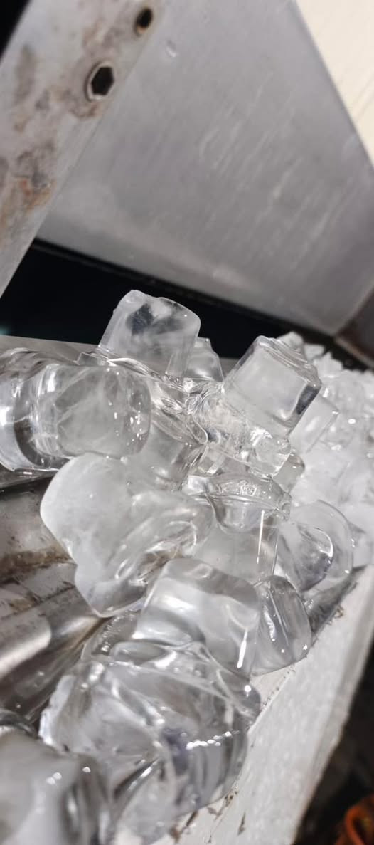 وصول مكائن ثلج 🧊 بلوري انتاج 500 كيلو باليوم  مكعب وفنجان ومجروش وانبوبي الصنع امريكي USA 🇺🇸 وايطالي وياباني نظافة فول وع بلااد شرط وضمان 30 يوم لل استفسار مراسلة الصفحة او الاتصال *********** + واتساب
