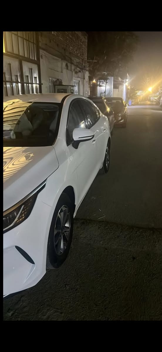 السلام عليكم عندي بي واي دي ديستروير موديل ٢٥ ماشية ٦٠٠ كيلو بدون رقم عندي براء ذمة مدوشم الارضية ومعرب الشاشة وضع الشركة السعر ١٩٥٠٠٠٠٠ مليون اللون ابيض للمعلومات الاتصال على الرقم***********
