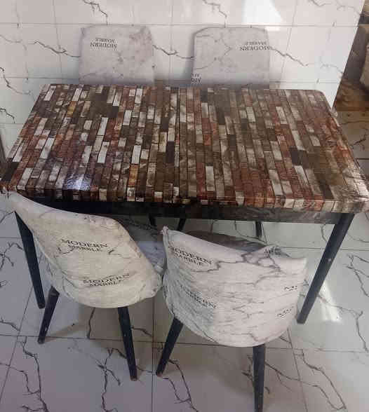 ميز طعام للبيع مع 4 كراسي
سعر 65
مكان حي النداء
***********
