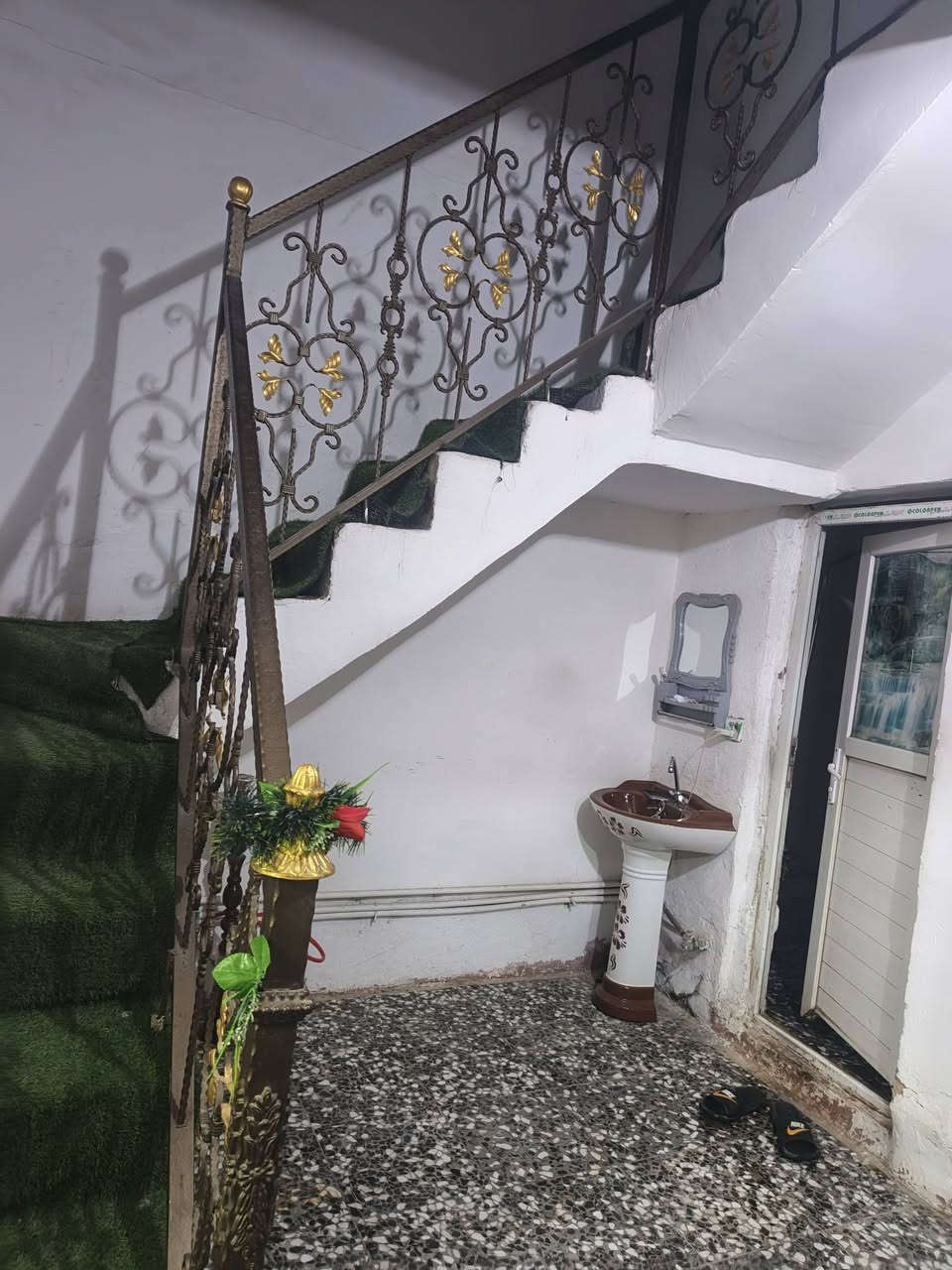 زراعي سند ٢٥ المحمودية حي بلال فرع الحسينيه
التفاصيل 
المساحه ١٠٠م وجه ١٠ نزال ١٠
استقبال + مطبخ + صاله + غرفه نوم + حمامات داخليه + خارجيه + غرفه طابق ثاني مسكوفه ساندويش
السعر ٤٧ وبي مجال 
للاستفسار الاتصال على الارقام 
***********   / ***********
