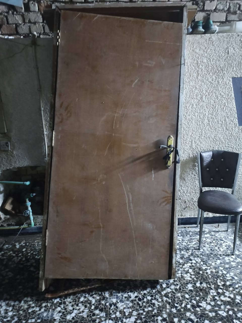 باب صاج خشم الصلي الوليات تكمه نضيف مابي اي كسر بس عوزه صبغ مكاني بغداد رقم تليفوني ***********
