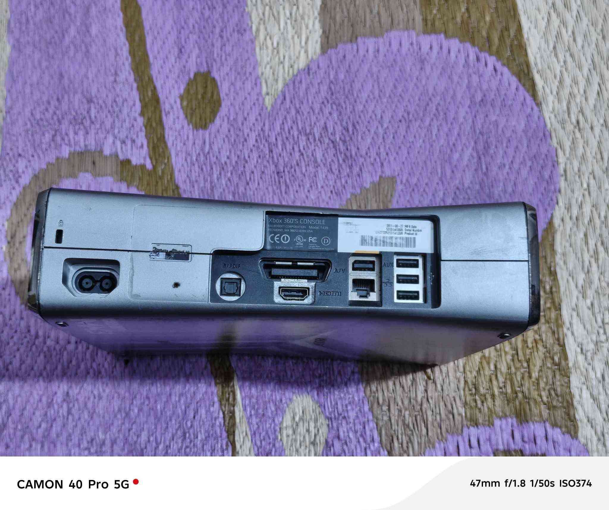 ‏السلام عليكم
‏
‏Xbox 360 هارد 250 GB
‏نضيف كلش شرط الفحص
كامل ملحقات 
‏ويا يدات 2 وحدة واير تجارية والثانية وايرلس اصلية
‏بي هواية العاب تقريبآ 40 لعبة 
‏اريدة ب 100 وبي مجال للشراي
‏عنواني بغداد الشعب 
‏***********
‏راسلني وتدلل بغداد, العراق
