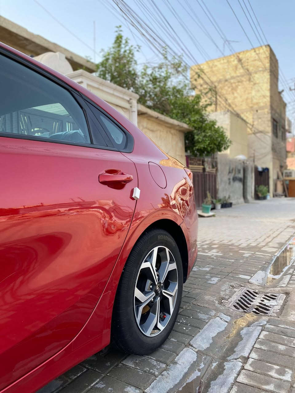 كيا فورتي موديل 2019 لون احمر وارد امريكي رقم بغداد انكليزي جديد هزة جديدة حادثها بنيد بدون دواخل باقي السيارة مكفولة لغود شواصي مكينه مكفولة من الفتح كير AT مكفول مواصفات السيارة 
1_شاشة اعطال ومعلومات بل دشبول 
2_تحديد مسار 
3_قيادة ذاتيه
4_ كامرة دوارة +شاشه كبيرة 
5_ رادار مانع تصادم 
6_ حساسات امامية +خلفية
7_ ثلاث انضمه قيادة 
8_ اربعه دسك 
9_ ويل كب + تخم تاير جديد 
10_صدر امامي خلفي جديد
11_تبريد مناخين منفصل 
 دواخل السيارة كلها جديدة ومكفولة بدون اي نقص مكاني بغداد الشرطة الخامسه السعر 127 ورقه وبي مجال ***********
