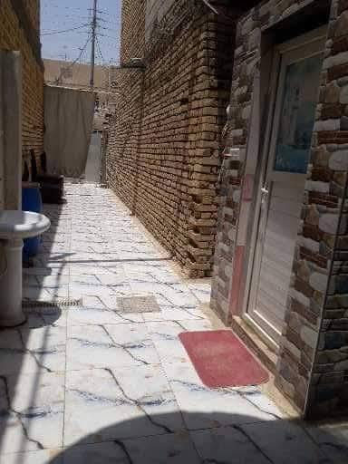 منزل للبيع خلفي ...مساحة 120 م /بناء حديث درجة اولى
يحتوي المنزل(غرفة عدد 2)   4×4م // استقبال 4×5 م //صحيات + مطبخ + حمام + منور)  دربونة المنزل 2×12 م 
المكان حي التظحية قرب مدرسة حبيب بن مظاهر (رض)
رقم الهاتف واتساب/ ***********
السعر / 90
