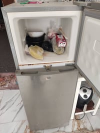 ثلاجه البيع نظيفه ماداخله تصليح ابد سعره 100 بيه مجال تواصل ع رقم 0780...