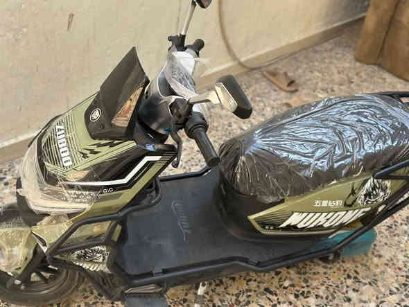 شحن سكنس.
اخت الجديدة نظيفة . مدرعة من كافة الجوانب . عنوان بغداد كرادة .

السعر 950.

***********.
