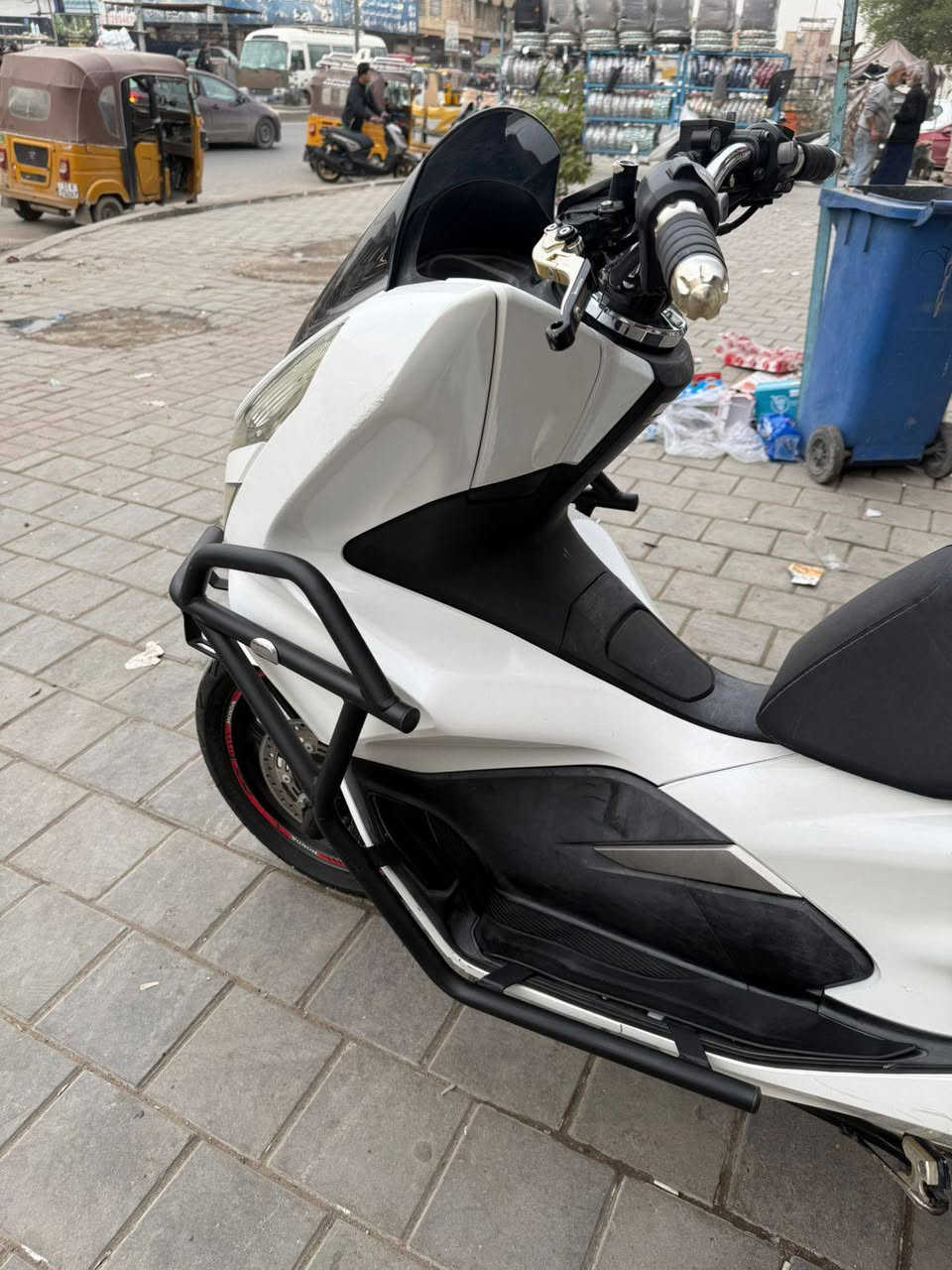 السلام عليكم دراجه بي 6 الجيل الثالث دراجه بيضاء مكفوله كفاله عامه الدرع بلادي خير من الله الدراجه كل نقص ما بيها
مكان بغداد حي النصر واللي يحب يستفسر ينتصر على هذا الرقم 
***********
