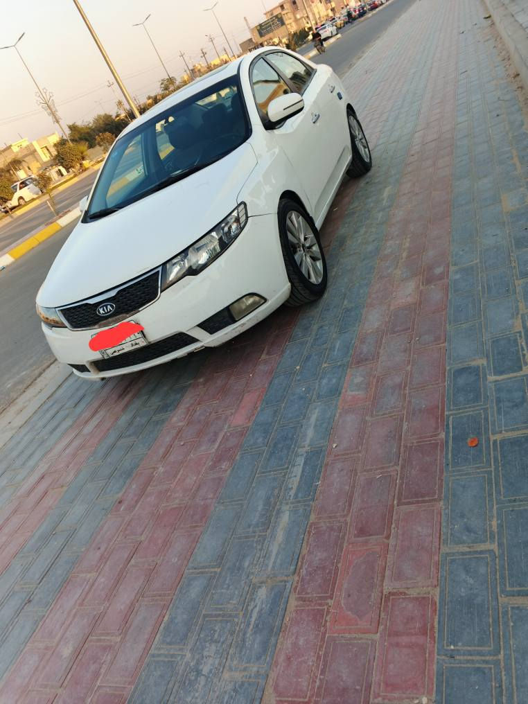 السلام عليكم سياره للبيع نوع سيراتو خليجيه موديل 2012 رقم بغداد محرك 1600 دوش فول مواصفات بي اي بي  واحد  عله واحد بصمه فتحه شاير بلمري مري شفط حساسات خلفيه لايت زنون كير جديد حداديه جديده تخم تاير جديد تدفئه وتبريد  خمسة ويل كاب سياره بيها قطعه وحده صبغ والباقي مكفول تحويل مباشر سنويه لل 27 السعر المطلوب 100 وبيها مجال العنوان كربلاء رقم التلفون ***********
