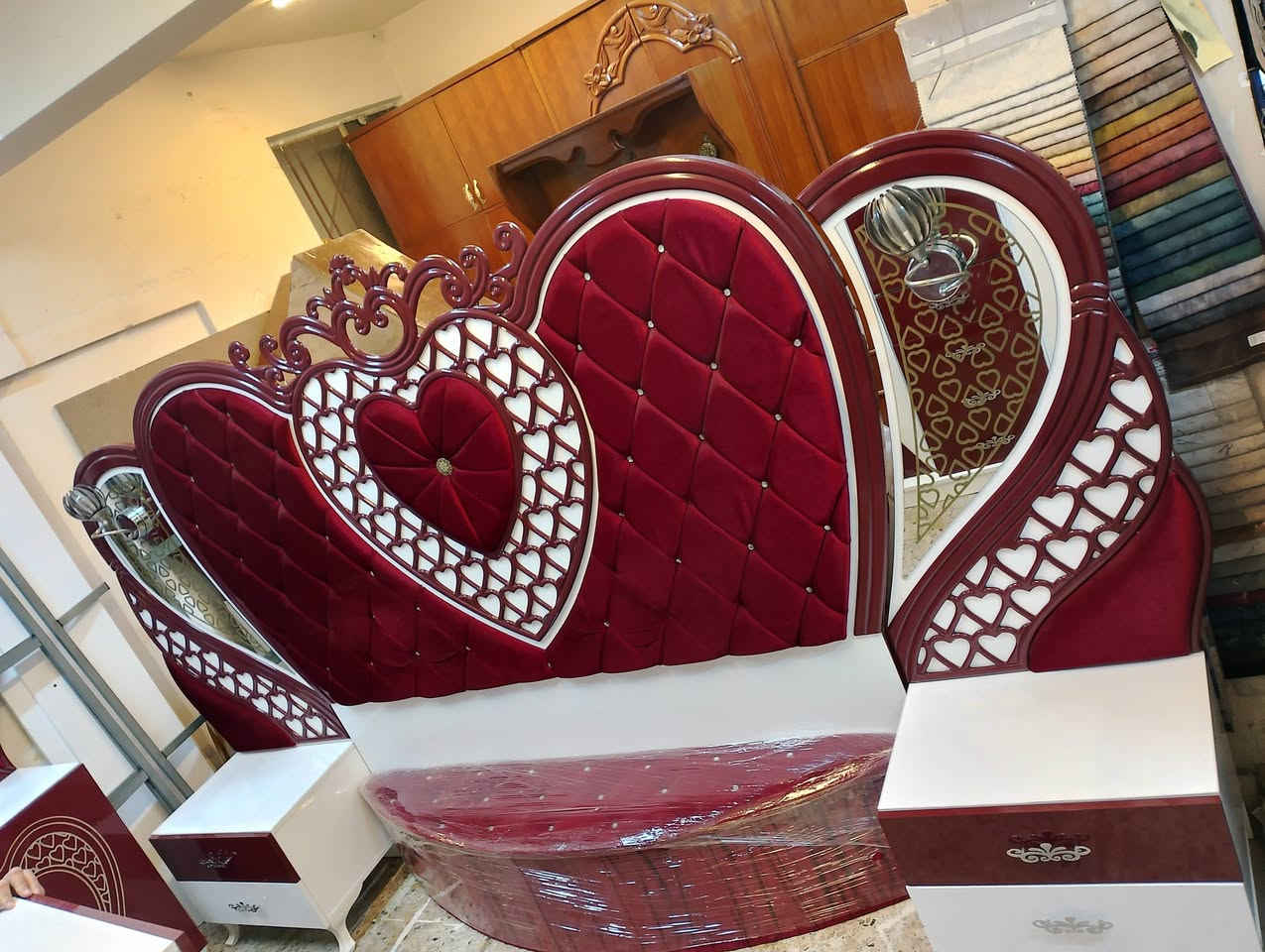 معرض اثاث الشكور غرفه نوم للبيع تتكون الغرفه من 9قطع ماركه نضافة الغرفه 90%100عنوان موصل قادسيه قرب  ملعب المواج توصل خاص *********** اتصل وتساب ملاحظه نستقبل جميع انواع الغرف
