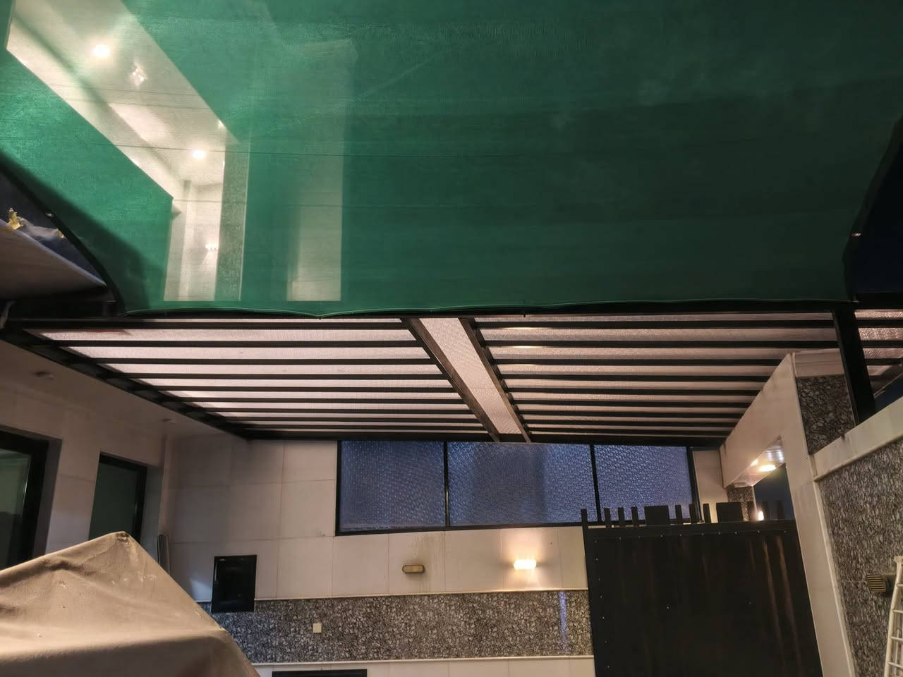 ✨ تم بحمد الله إنجاز عمل جديد

نفخر بتنفيذ وتنصيب مظلّة شمسية حديثة  في النحف الاشرف بتصميم عصري يضفي لمسة جمالية ويوفر حماية عالية من أشعة الشمس والعوامل الجوية.

تم تنفيذ العمل باستخدام حديد ثقيل بسماكة 2 ملم لضمان أعلى درجات المتانة والاستقرار، مع تركيب كابون مزجج (مجوّف) بسماكة 4 ملم مقاوم للحرارة العالية، ليمنح عزلاً أفضل، ومظهراً أنيقاً، وعمر خدمة طويل.

نلتزم في أوريون للحدادة والديكور باستخدام أفضل المواد وأدق تفاصيل التنفيذ، لنقدم أعمالاً تجمع بين الجودة، والقوة، والتصميم الحديث بما يلبي تطلعات عملائنا.

🔹 التنفيذ: أوريون للحدادة والديكور
📞 الهاتف: ***********
📍 العنوان: الهاشمية – تقاطع السياحي – مجاور حسينية فاطمة الزهراء

📌 نستقبل جميع الطلبات الخاصة بتنفيذ:
✅ المظلات الشمسية الحديثة
✅ السقائف والكراجات
✅ الأبواب الخارجية
✅ الواجهات الحديدية
✅ أعمال الحدادة والديكور بجميع أنواعها

#اوريون_للحدادة_والديكور
#مظلات_شمسية
#كابون_مزجج
#مقاوم_للحرارة
#ديكور_حديث
#اعمال_حديد
#الهاشمية
#سقائف
#تصاميم_حديثة
