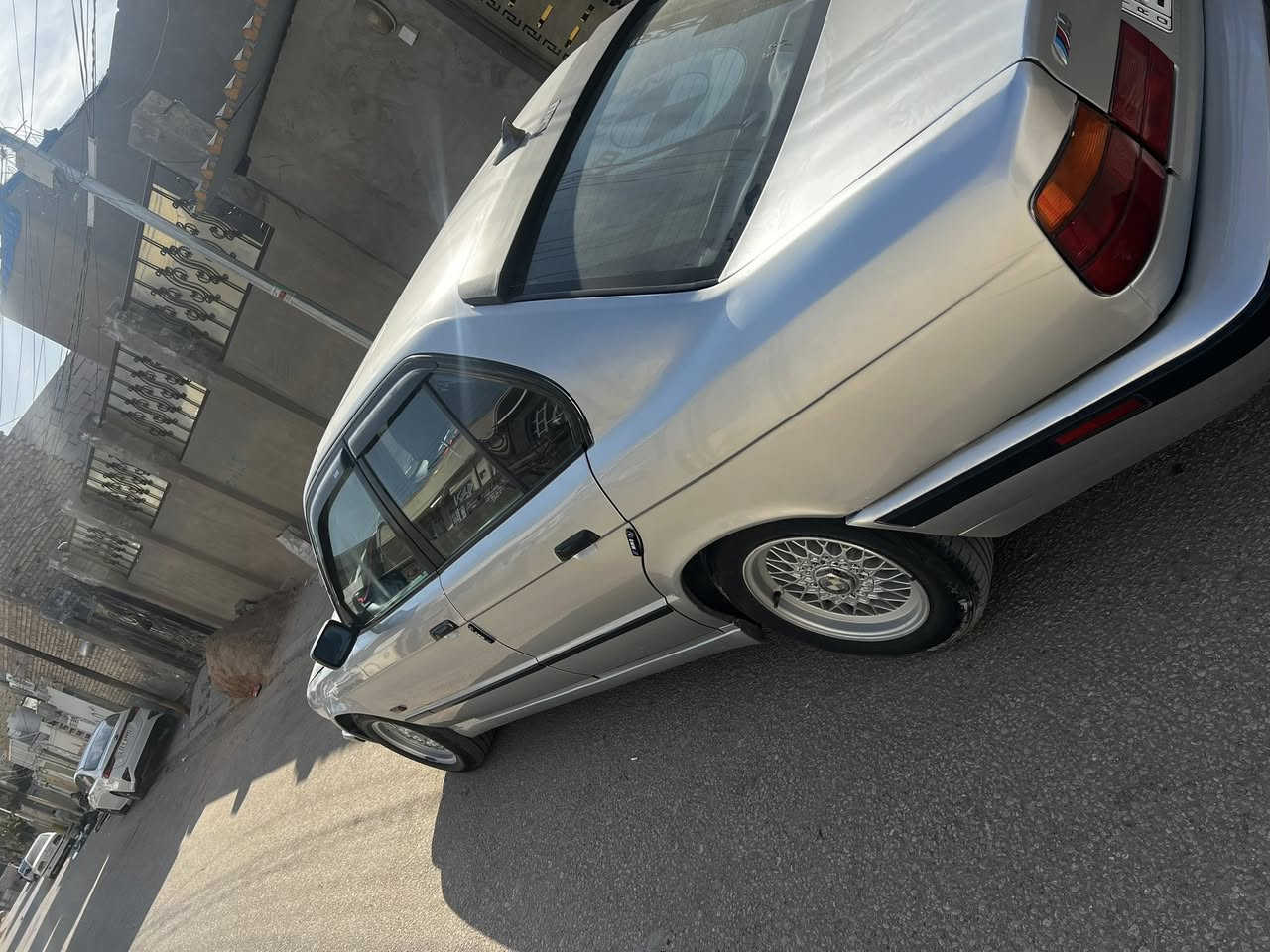 525
موديل 1991
كير ومحرك خير من اللة صافية السيارة اترايك من البصر لبغداد 
كير اوتو ماتيك 
حدادية فول 
محرك فانوس مسكر اصل 
تبريد شغال
كشنات كهربائية 
اسلايت 
شاشة 
ايرباك 
غرفة جلد  ابلاد 
السيارة خير من الللة كولشي ماعايزة 
تحويل ثاني يوم 
سنوية ل27
السعر 63ربيها مجال بسيط 
مكان السيارة نجف 
*********** سيارة مال جناي ❤️
