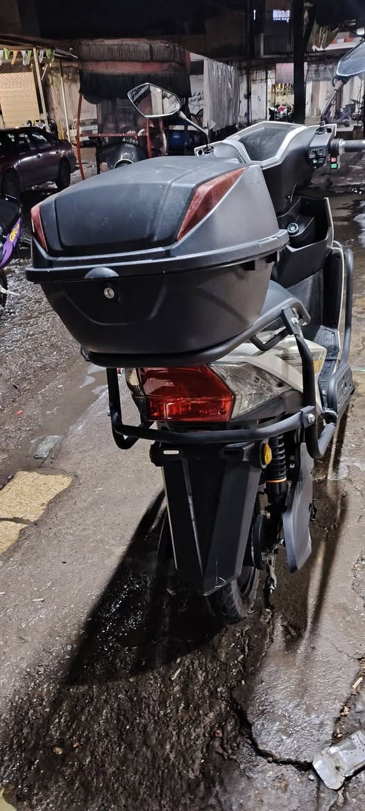 دراجه شحن نضيفه جدا 
سته باتريات شرط الفحص 
السعر 550 بيها مجال للطيبين 
دواسة شارع الماطورات   للتواصل هاذا رقمي 
***********
***********
