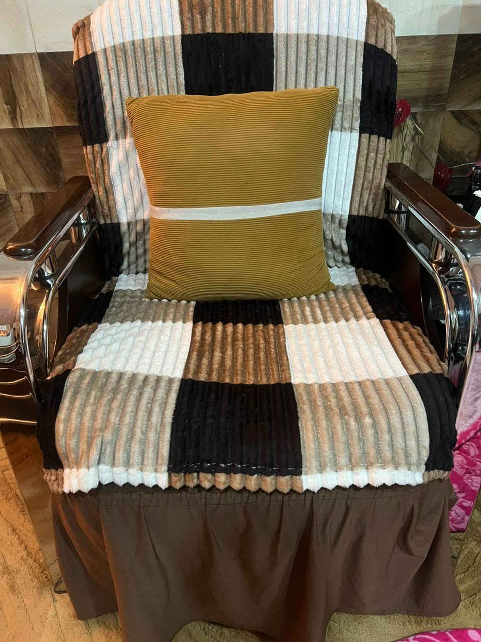 مرحبا عندي تخم 10 مقاعد تركي قوي قلاب يصير سرير ويصير تخم وبي مخزن وعندي ميز التلفزيون هم وياه كلش نظيف وشبه جديد اريدهن ثنينهن ب 175 المكان بغداد قرب مرور التاجيات رقم الموبايل ***********
