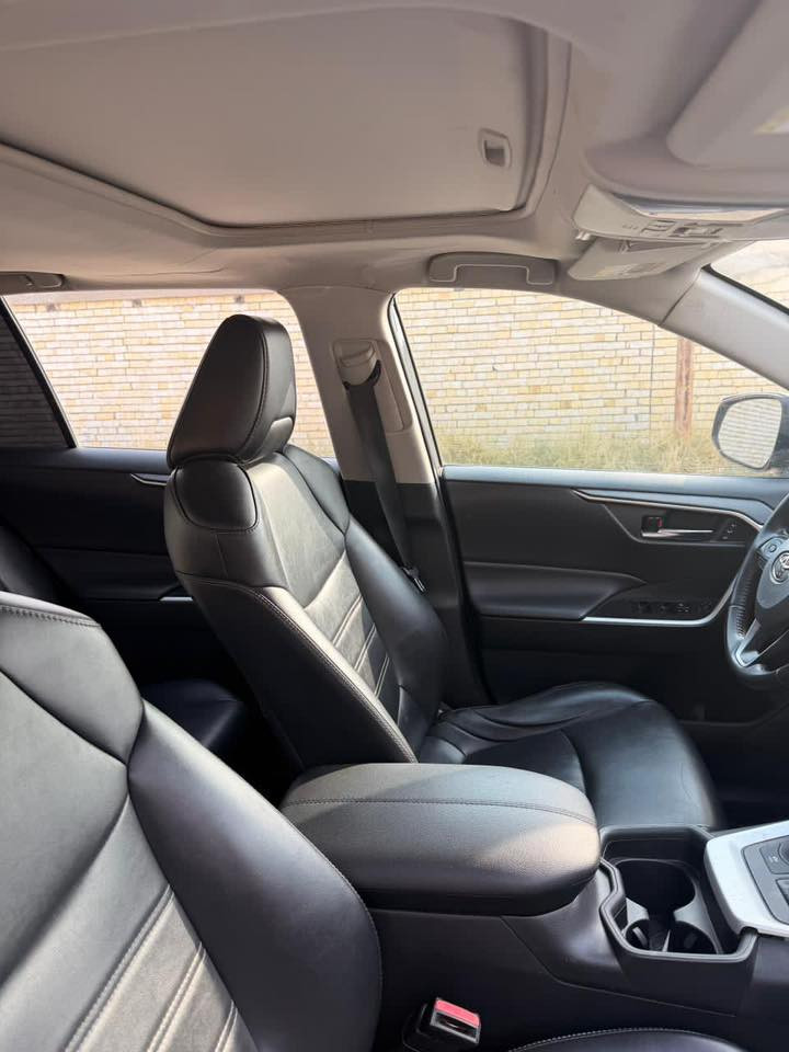 سلام عليكم
تيوتا راف فور 2021
هايبرد xle فول موصفات 
وارد امريكي حادثها خفيف والصور بالمنشور ماشيه 90mi جديده السياره ما بيها اي نقص 
مكانها واسط الزبيديه 
السعر 215 بيها مجال 
***********
