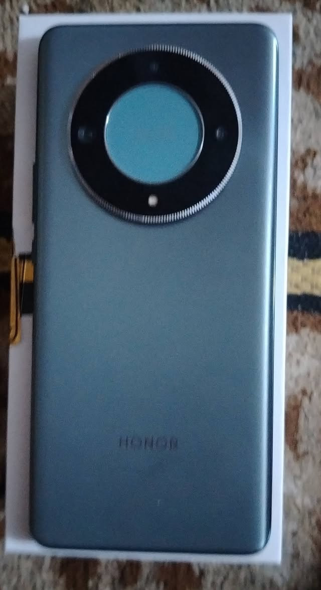 السلام عليكم عندي جهاز هونرx9b 5G ذاكره 256 العشواىي12 نضيف للبيع ويريد ويرسلني علي هذا رقم***********
