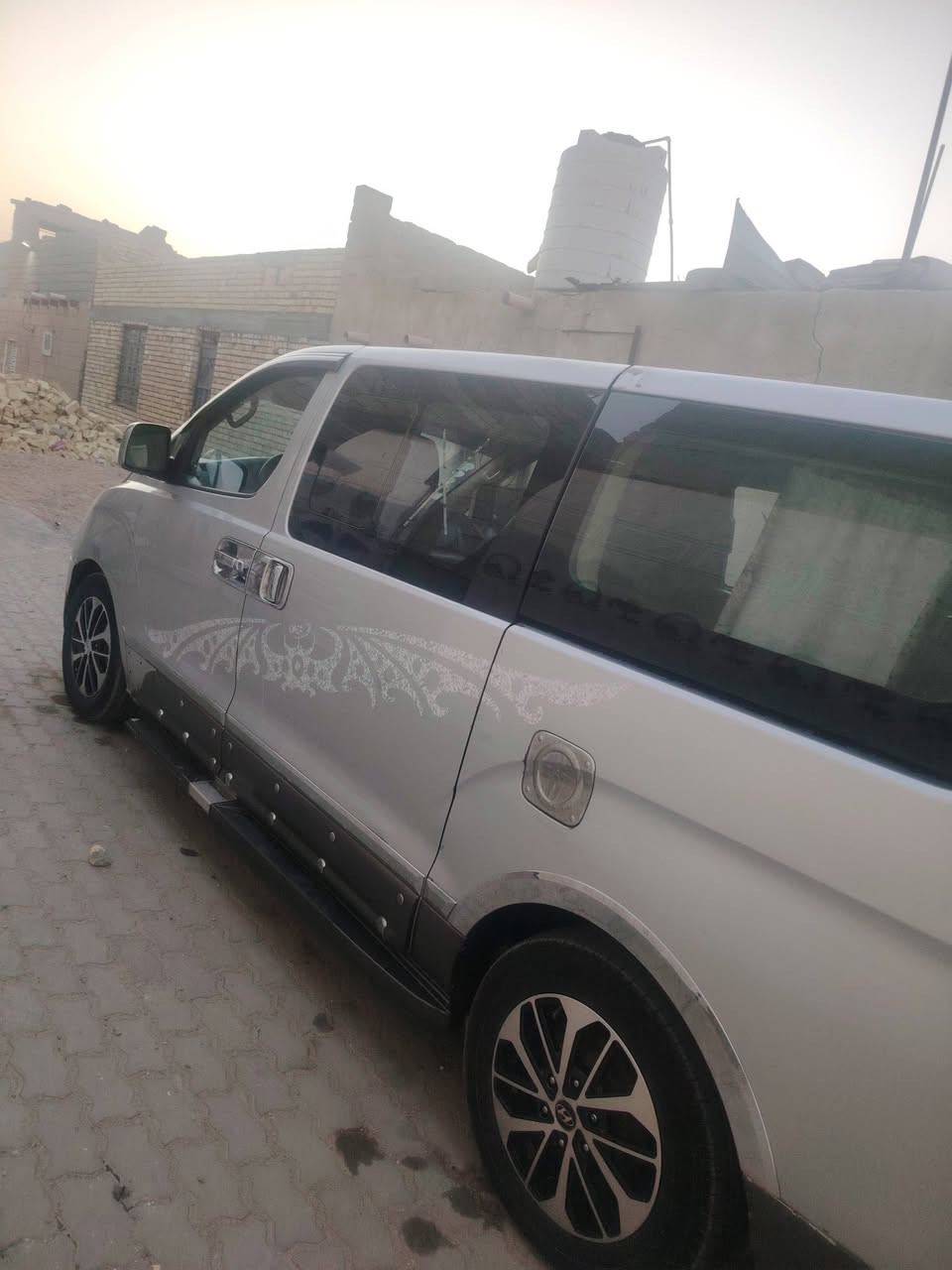 ستاركس 2009 سلفر مكفولة من الصبغ والضربة مكينة جديدة سبلاين 12 تخم تاير ويل كبvip رقم جديد بصرة بأسمي مدوشمة السيارة نظيفة مابيها اي نقص فقط جاملق السايق مبدل مكانها الزبير السعر 135 بيها مجال ***********
