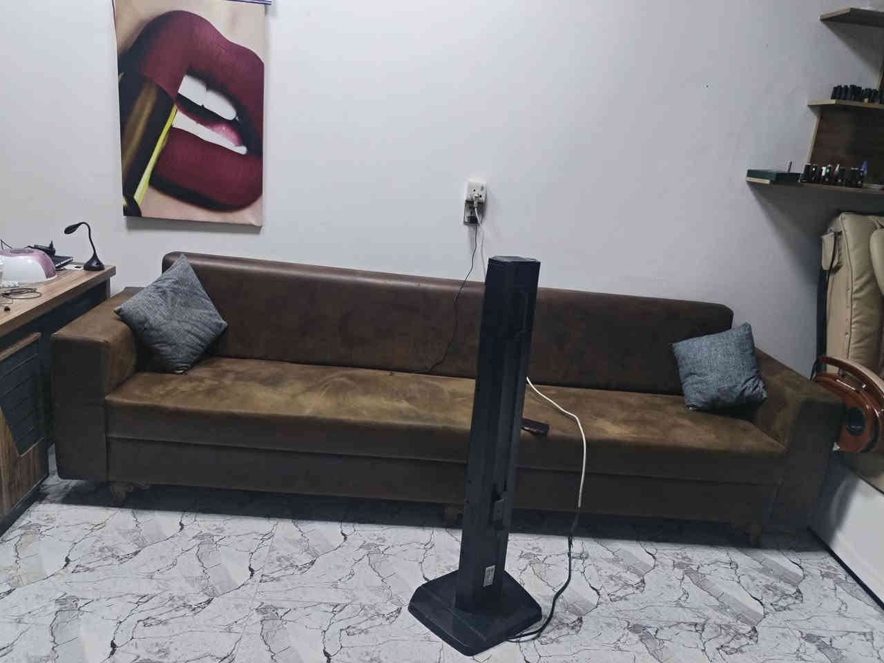 اغراض صالون للبيع. يَليق بِكِ
الجَمال

العنوان سبعة نيسان

او على الرقم ***********
