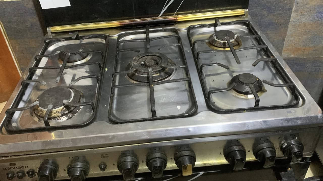 طباخ اربع عيون شغال وناره كلش قويه تفحصهه قبل لا تاخذه نضيف بس يرادله جلفه قوي اربع شغال العيون والفرن بـ250 ***********
