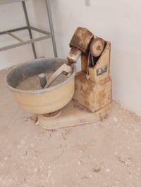فرن بيتزا • عجانة • نص كيس طحين