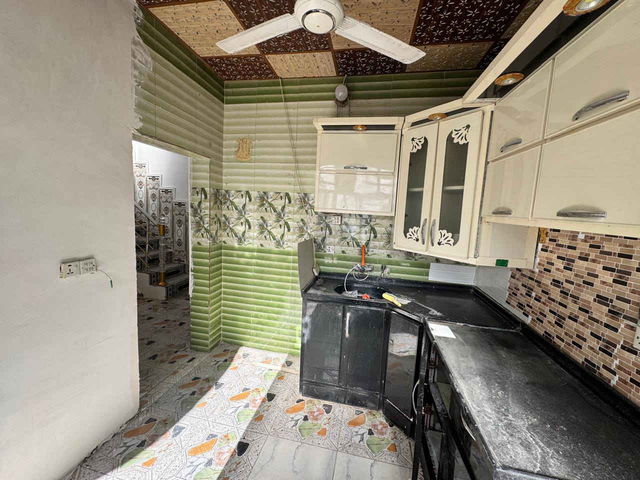 سلام عليكم للبيع دار في كربلاء - الحر
الصغير مساحه 100 متر
موقع مميز بداية شارع المستوصف قريب من المدارس وكافة الخدمات الأساسية أسواق، مراكز
صحية، مواصلات).
المواصفات:
• المساحة: 100 متر
• استقبال 4*5
• عدد الغرف: غرفتين
• صالة مريحة 3*5
• مطبخ عملي
• حمام صحي
• كراج للسيارة
• تواليت خارجية
• مناسبة جداً للعائلة
السعر: 90 مليون (قابل للتفاوض
موبايل ***********
غير متواجد على الفيس اتصال فقط
