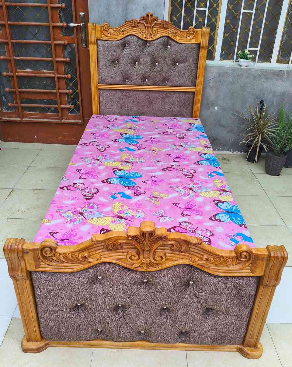 سرير خشب زان تسكام للبيع
سعر السرير ١٦٠ عنواني حله
العرض متر ،الطول مترين
التاج العالي ارتفاع متر وربع ،التاج الناصي ٦٥سم
التخت بلوك اسود والاطار خشب روسي عريض
متواجد خاص


**إذا كنت صاحب هذا الإعلان وتريد حذفه لأي سبب، رجاءا أرسل رسالة إلى الدعم الفني**