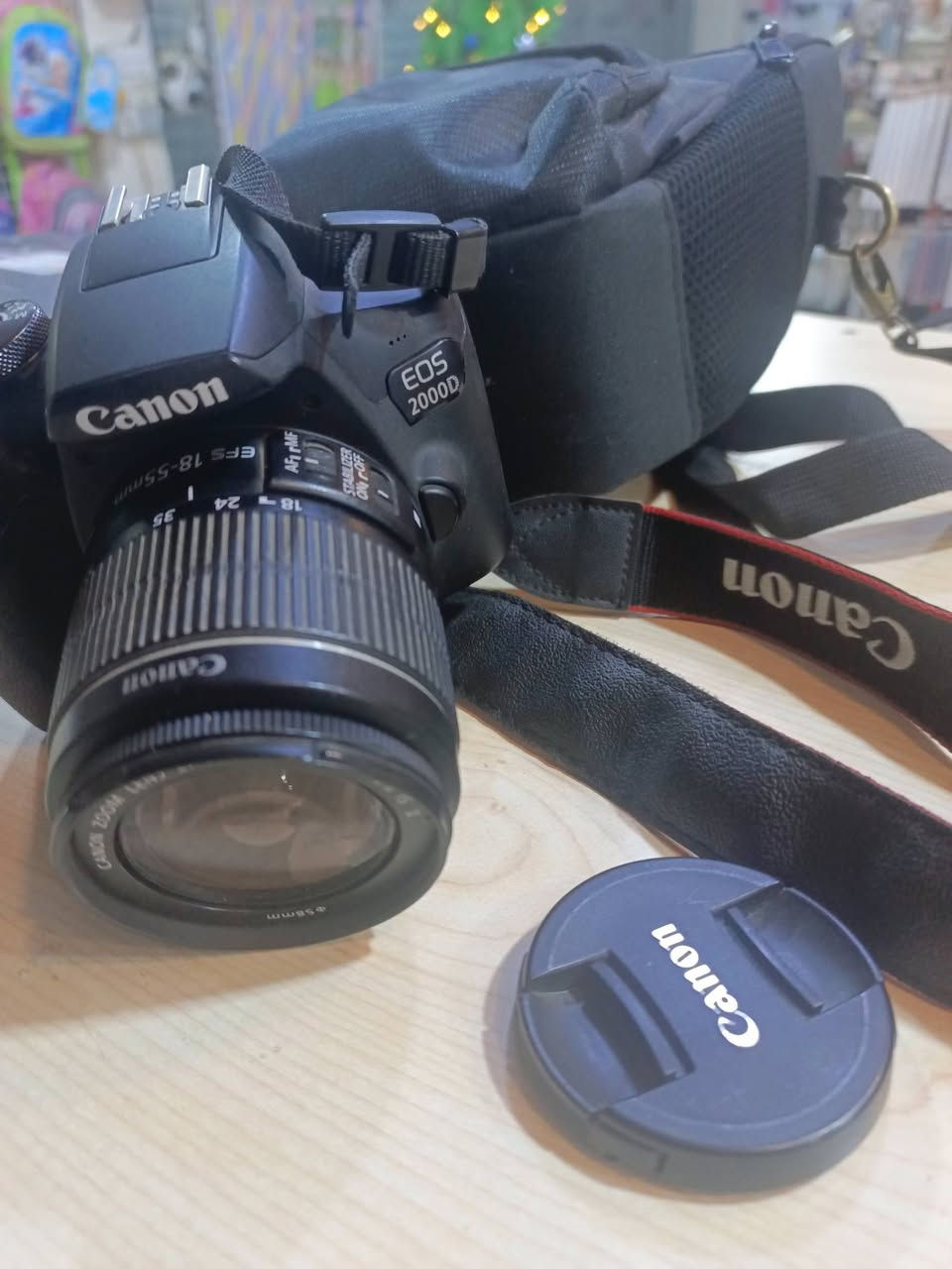 كاميرة كانون2000D للبيع نظافة 90% مع ستاند للتصوير للاستفسار *********** واتساب
