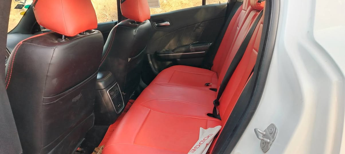 السلام عليكم للبيع دودج جارجر 2018 سته سلندر رقم انبار هزه وفحص جديده ورقم جديد بيها نص جّآمًلَغُ بيها  خلفي صبغ بيها ثلاث مكانات بارد مكان السياره الانبار قضائيه هيت الاستفسار اتصال على الرقم ***********سعر 165
