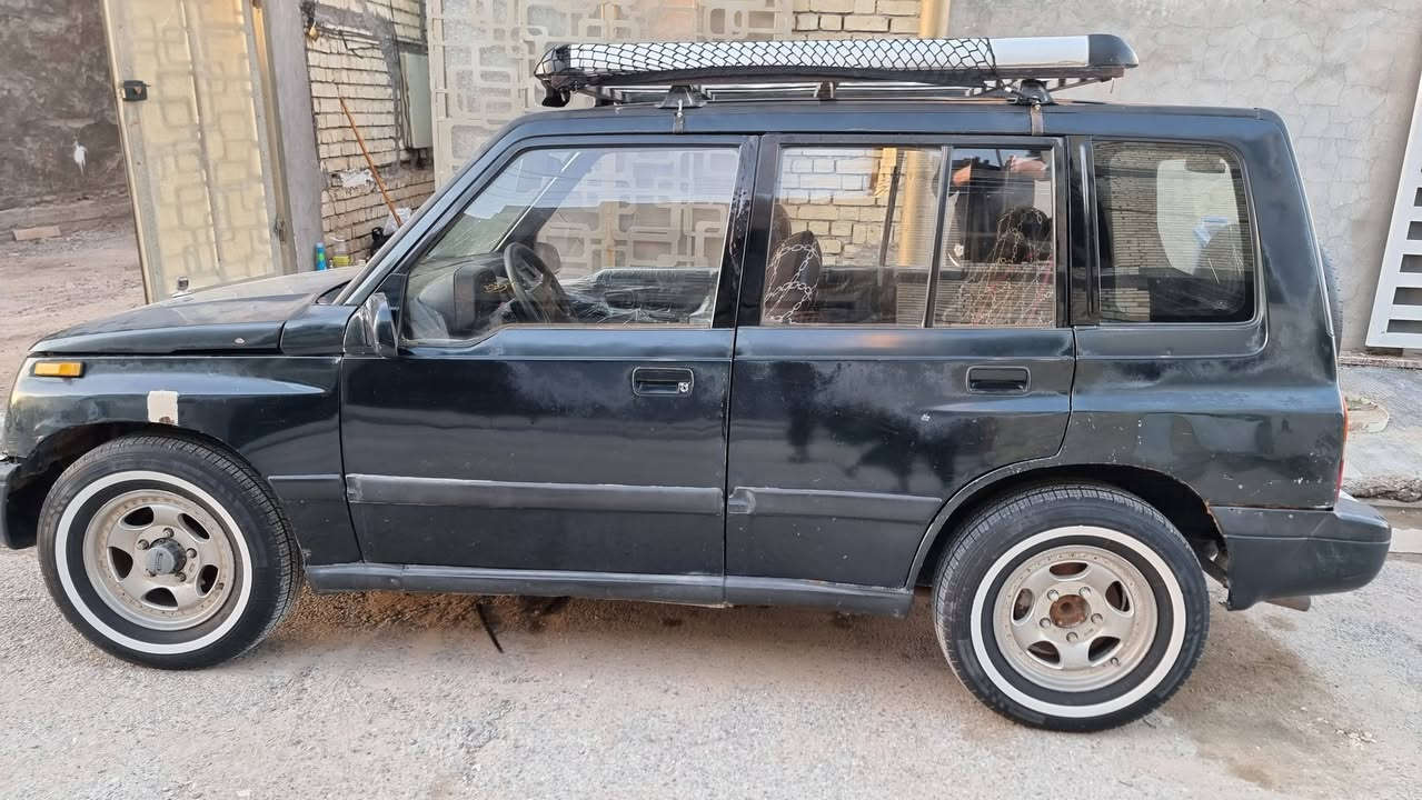 سازوكي فيتاره للبيع بدون مرواس
موديل 1992
 لون اخضر زيتوني
رقم ديالى انكليزي 
سنويه تسقط 2027 شهر 8
محرك 1600 اصلي مالها مو محور
فور ويل شغال 
صدر خير من الله 
محرك مبدل قبل سنتين 
كير اوتماتيك مبدل قبل سنتين 
كهربائيات شغاله كلها 
تخم تاير قبل 5 اشهر مبدله 
مبدل ايرفلوا 
مبدل حساس ايسي  
مبدل عنبار بريك كامل 
مبدل دسكات
مبدل وايرات بلكات ووبلكات
باتري جديد 
مكاني بغداد حي الجهاد او العامريه
السعر 38 وبيها مجال 
رقم الهاتف ***********
