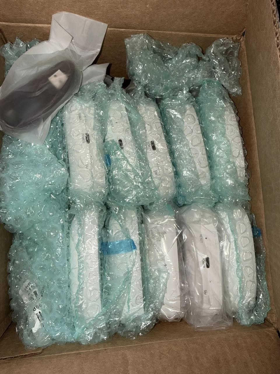 ما اعرف تفاصيله يبث انترنت جوكر   طلع عندي كارتون كامل القطعه ابيعها 5 الاف. وياهم كيبلات اصلية تايب سي.  توصيل كل العراق 5 الاف


**إذا كنت صاحب هذا الإعلان وتريد حذفه لأي سبب، رجاءا أرسل رسالة إلى الدعم الفني**
