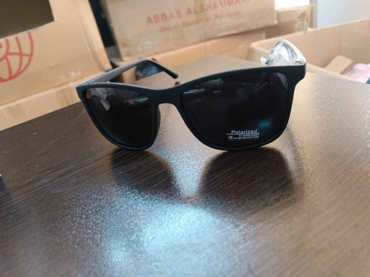 سلام و عليكوم عندي
ناضارات 100 قطع ماركا پؤلارايز فقط جمله ابيع 
ره قم موبايل ***********
