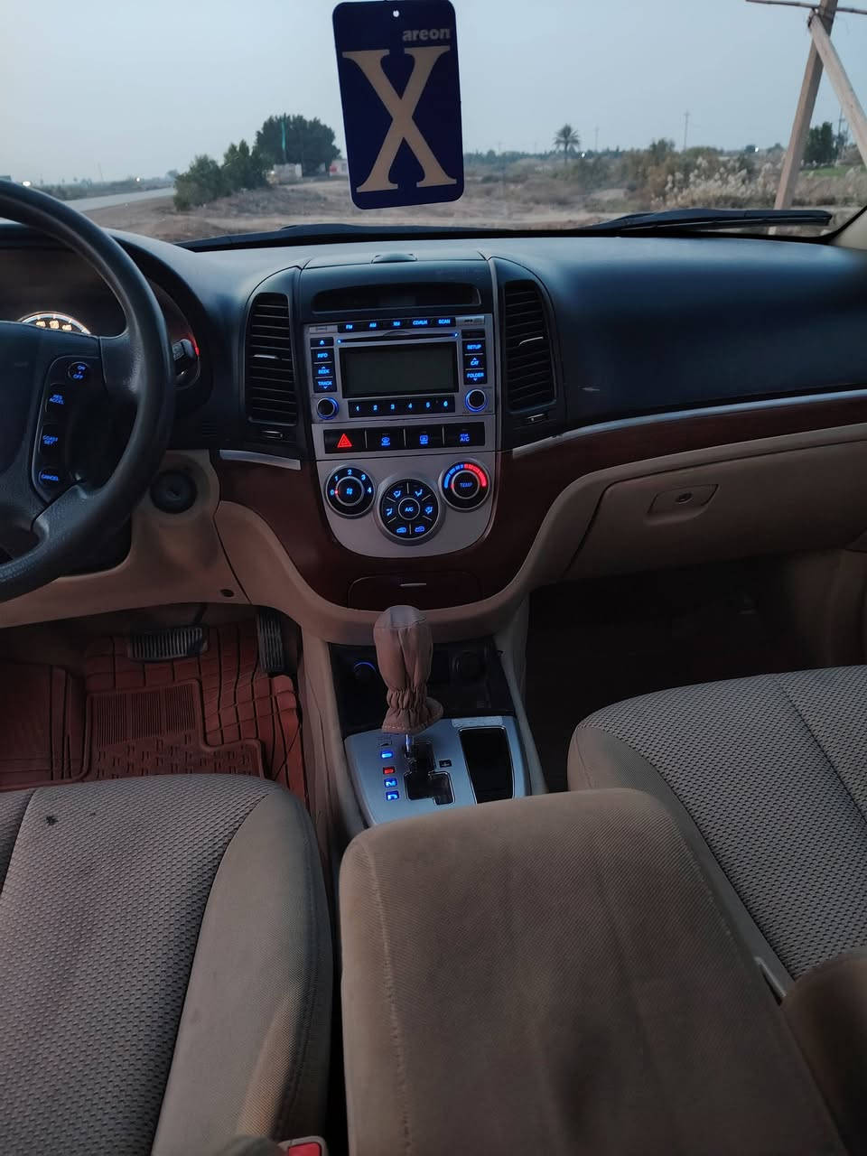 السلام عليكم
سنتافيا موديل ٢٠٠٩ خليجي ٧ راكب ٣ قطع تبريد محرك ٦ سلندر مكفوله سونار موجود 
هزه جديده رقم بغداد دولي بأسمي كير محرك صدر تخم تاير كله جديد مكاني واسط الاتصال على الرقم ***********
